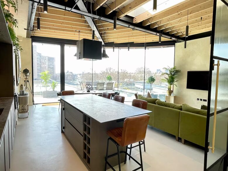 Elegant Fulham Penthouse with Panoramic London Views - London, United Kingdom