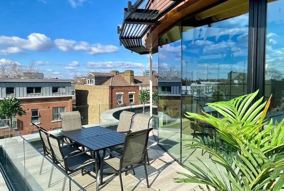 Elegant Fulham Penthouse with Panoramic London Views - London, United Kingdom