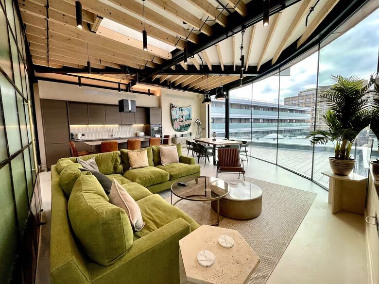 Elegant Fulham Penthouse with Panoramic London Views - London, United Kingdom