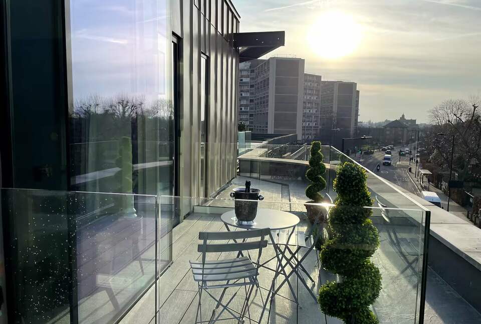 Elegant Fulham Penthouse with Panoramic London Views - London, United Kingdom