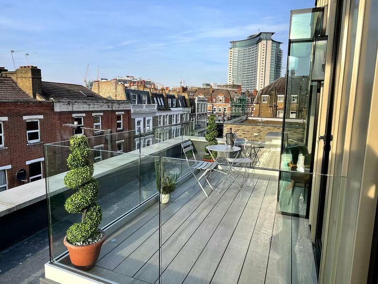 Elegant Fulham Penthouse with Panoramic London Views - London, United Kingdom