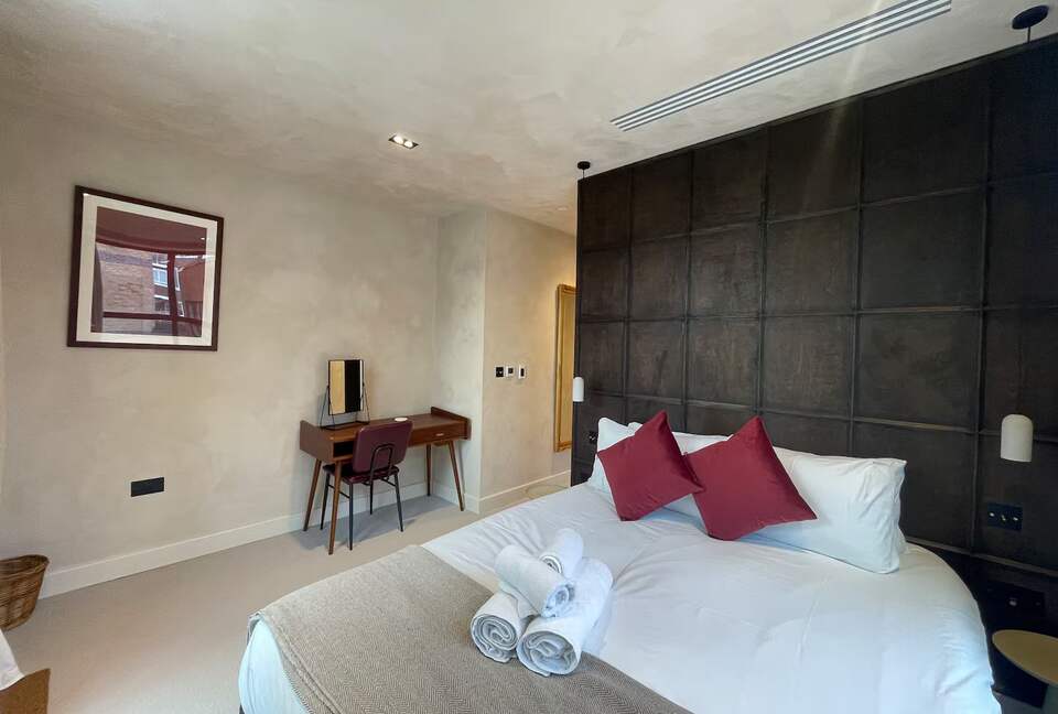 Elegant Fulham Penthouse with Panoramic London Views - London, United Kingdom