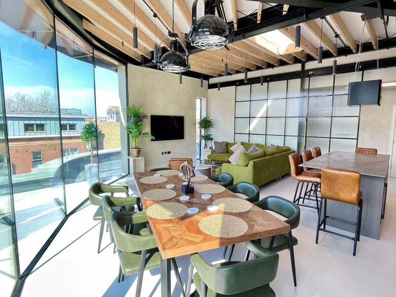 Elegant Fulham Penthouse with Panoramic London Views - London, United Kingdom