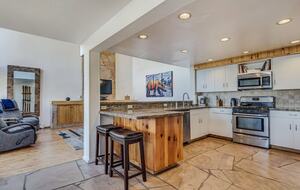 Alpine Charm with Direct Ski-In Access and Mountain Views - Snowmass Village, Colorado