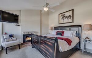 Alpine Charm with Direct Ski-In Access and Mountain Views - Snowmass Village, Colorado