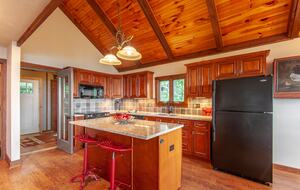 Three Ridges View Cabin - Wintergreen Resort, Virginia