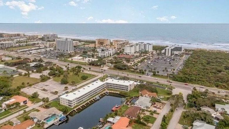 Riverfront Serenity Across from Cocoa Beach - Cocoa Beach, Florida