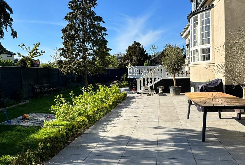 Elegant Three-Story Townhome Near Copenhagen’s Best Attractions - Copenhagen, Denmark