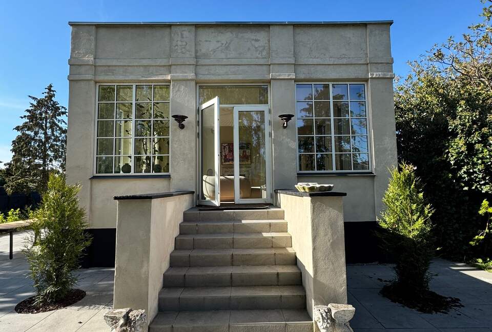 Elegant Three-Story Townhome Near Copenhagen’s Best Attractions - Copenhagen, Denmark