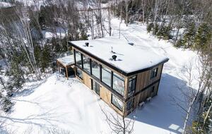 Elegant Riverfront Escape with Panoramic St. Lawrence Views - Les Éboulements, Canada