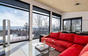 Elegant Riverfront Escape with Panoramic St. Lawrence Views - Les Éboulements, Canada
