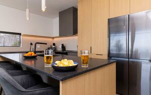 Elegant Riverfront Escape with Panoramic St. Lawrence Views - Les Éboulements, Canada