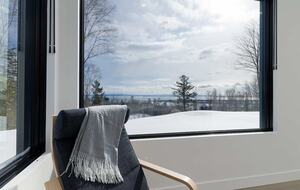 Elegant Riverfront Escape with Panoramic St. Lawrence Views - Les Éboulements, Canada