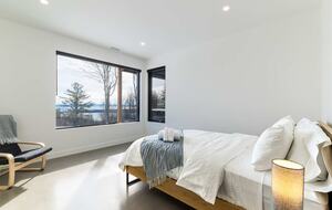 Elegant Riverfront Escape with Panoramic St. Lawrence Views - Les Éboulements, Canada