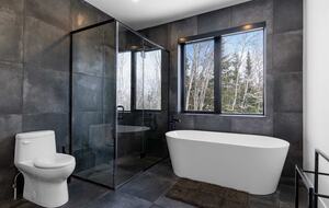 Elegant Riverfront Escape with Panoramic St. Lawrence Views - Les Éboulements, Canada