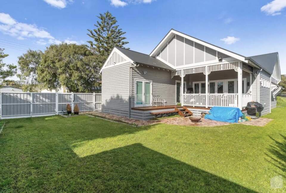 Light-Filled Living in a Serene Peninsula Setting - Rye, Australia