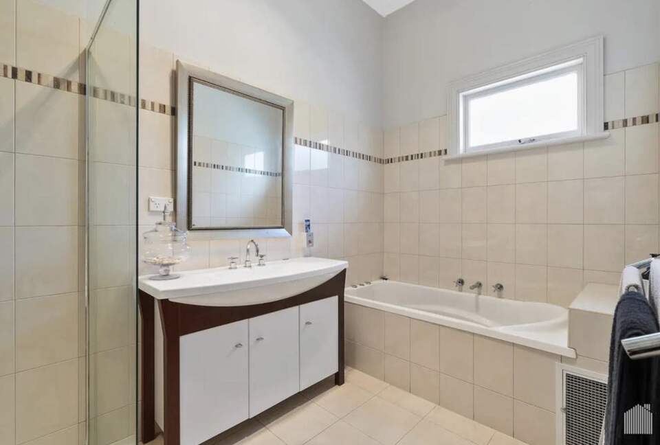 Light-Filled Living in a Serene Peninsula Setting - Rye, Australia