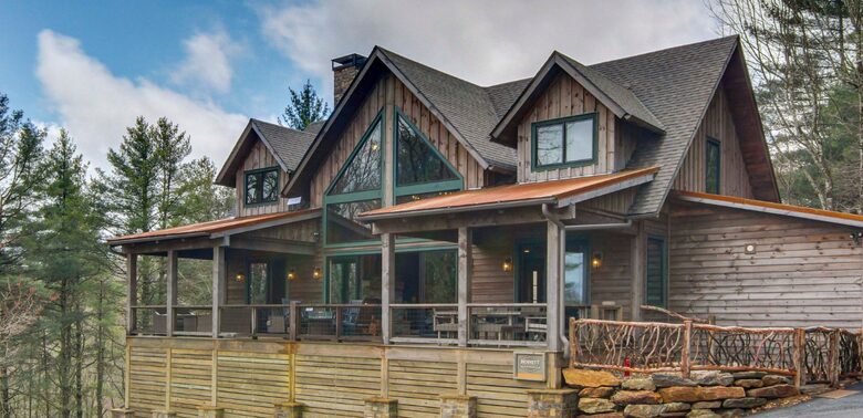 Rustic-Modern Mountain Haven near Waterfalls, Trails & Lake Glenville - Welcome to Fox and Fern Lodge - Glenville, North Carolina