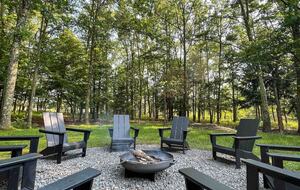 Contemporary Woodland Retreat Near Jim Thorpe - Jim Thorpe, Pennsylvania