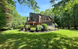 Contemporary Woodland Retreat Near Jim Thorpe - Jim Thorpe, Pennsylvania