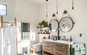 Elevated Living Amidst Nature’s Calm - Topanga, California