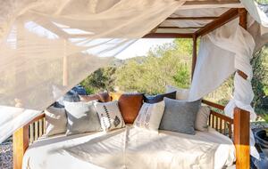 Elevated Living Amidst Nature’s Calm - Topanga, California