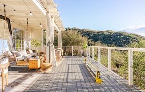 Elevated Living Amidst Nature’s Calm - Topanga, California