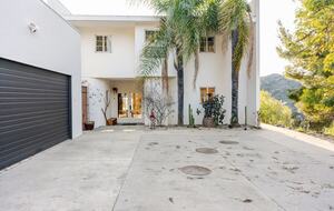 Elevated Living Amidst Nature’s Calm - Topanga, California