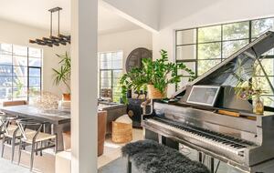 Elevated Living Amidst Nature’s Calm - Topanga, California