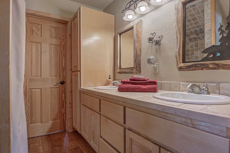 Elegant Payson Cabin on 4 Acres with Tonto Creek Access - Payson, Arizona