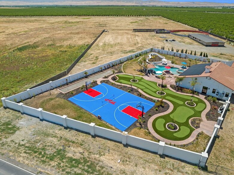 Outdoor Amenity Amazement Near Wine Country & Skydive Tracy - Tracy, California