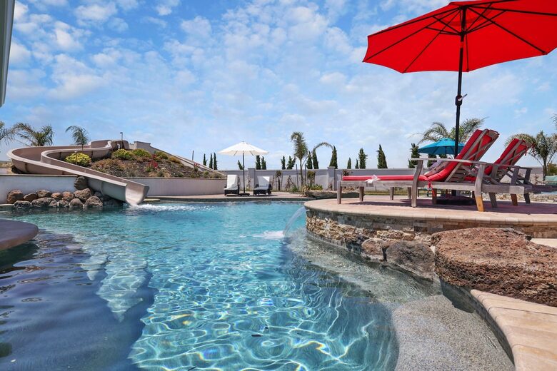 Outdoor Amenity Amazement Near Wine Country & Skydive Tracy - Tracy, California