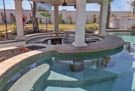 Outdoor Amenity Amazement Near Wine Country & Skydive Tracy - Tracy, California