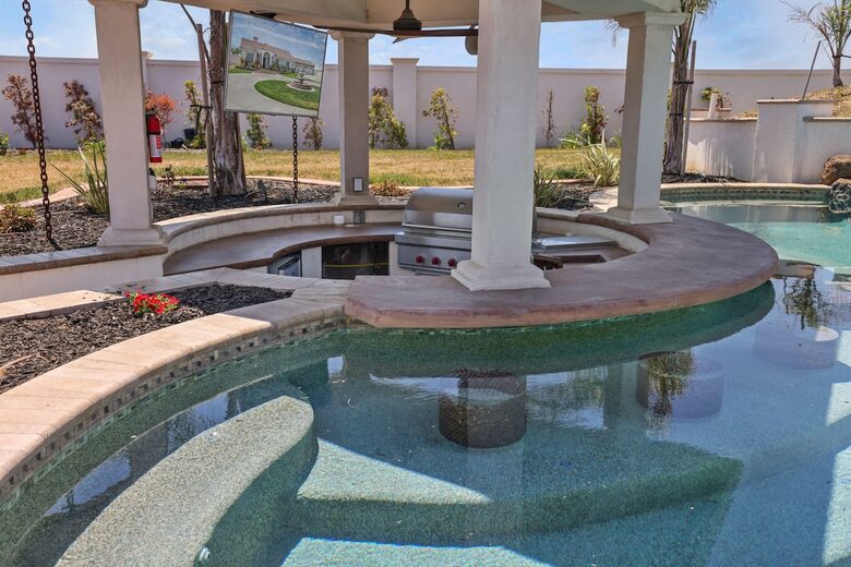 Outdoor Amenity Amazement Near Wine Country & Skydive Tracy - Tracy, California