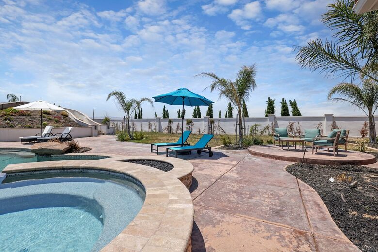 Outdoor Amenity Amazement Near Wine Country & Skydive Tracy - Tracy, California