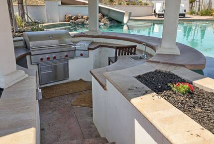 Outdoor Amenity Amazement Near Wine Country & Skydive Tracy - Tracy, California