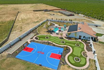 Outdoor Amenity Amazement Near Wine Country & Skydive Tracy - Tracy, California