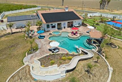 Outdoor Amenity Amazement Near Wine Country & Skydive Tracy - Tracy, California