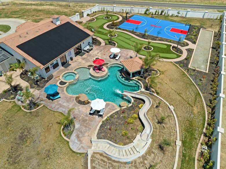 Outdoor Amenity Amazement Near Wine Country & Skydive Tracy - Tracy, California