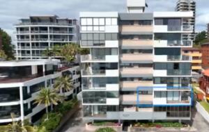 Two beaches, two ocean pools and uninterrupted coastal views in Wollongong- beach heaven - Wollongong, Australia