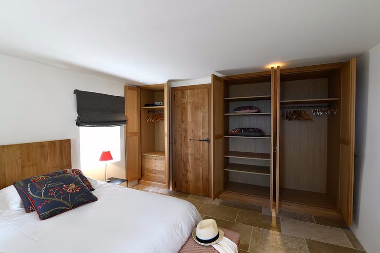 18th-Century Gordes Gem with 270-Degree Valley Views - Gordes, France