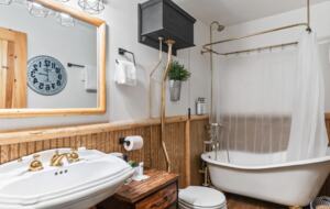 Elegant Mountain Lodge on Big Bear’s North Shore - Fawnskin, California