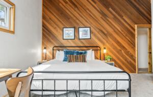 Elegant Mountain Lodge on Big Bear’s North Shore - Fawnskin, California