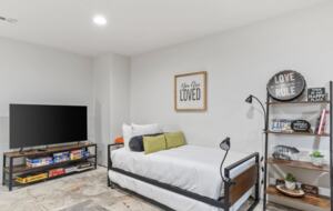 Elegant Mountain Lodge on Big Bear’s North Shore - Fawnskin, California