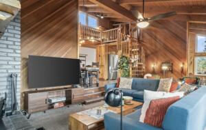 Elegant Mountain Lodge on Big Bear’s North Shore - Fawnskin, California