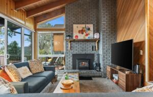 Elegant Mountain Lodge on Big Bear’s North Shore - Fawnskin, California