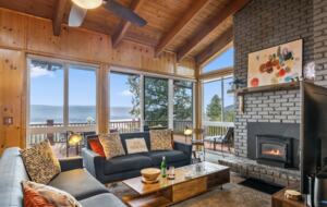 Elegant Mountain Lodge on Big Bear’s North Shore - Fawnskin, California