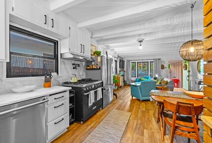 Coastal Charm a Block from the Beach - Oxnard, California