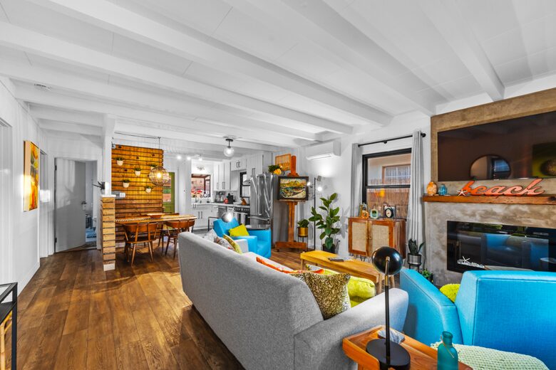 Coastal Charm a Block from the Beach - Oxnard, California