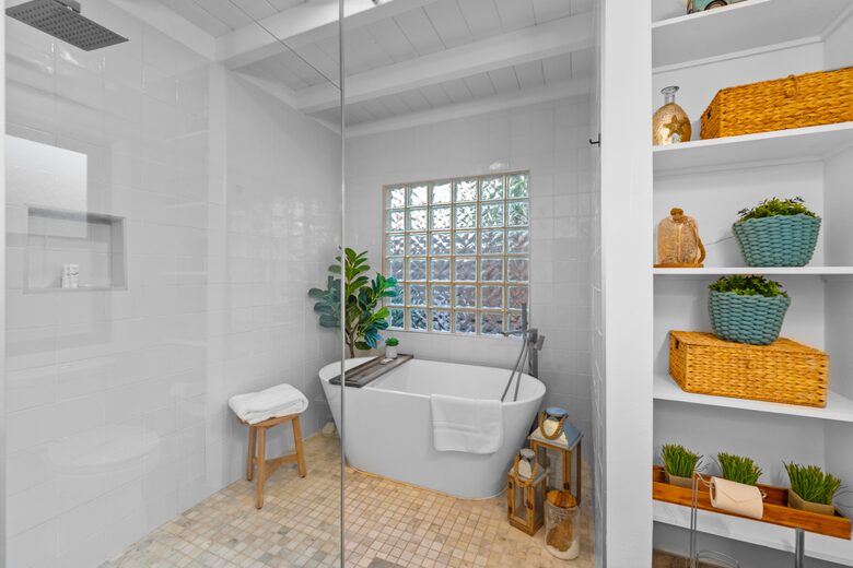 Coastal Charm a Block from the Beach - Oxnard, California